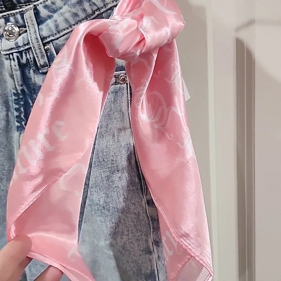 Juicy Couture Melrose Wash Indigo Studded Chain Girlfriend Jeans Women's 24 NWT - Picture 4 of 6